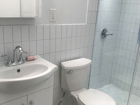 3rd image of 5025 Broadway APT 1C