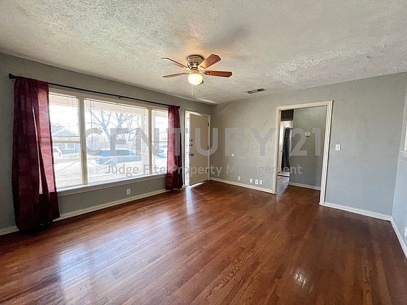 2nd image of 2612 Roseland St