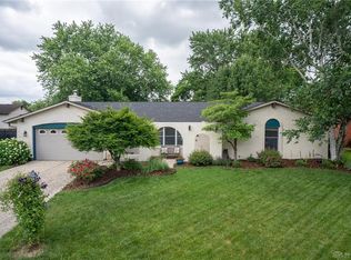 140 Springwood Dr, Springboro, OH 45066
