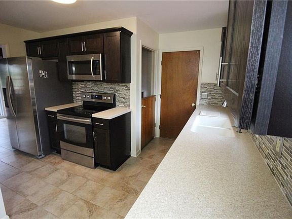 3rd image of 143 Gate House Trl