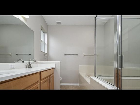 5th image of 2534 SE Berkshire Blvd