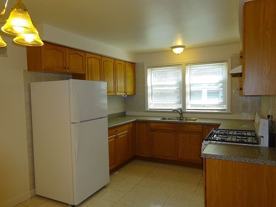 1st image of 2738 W Lunt Ave #2