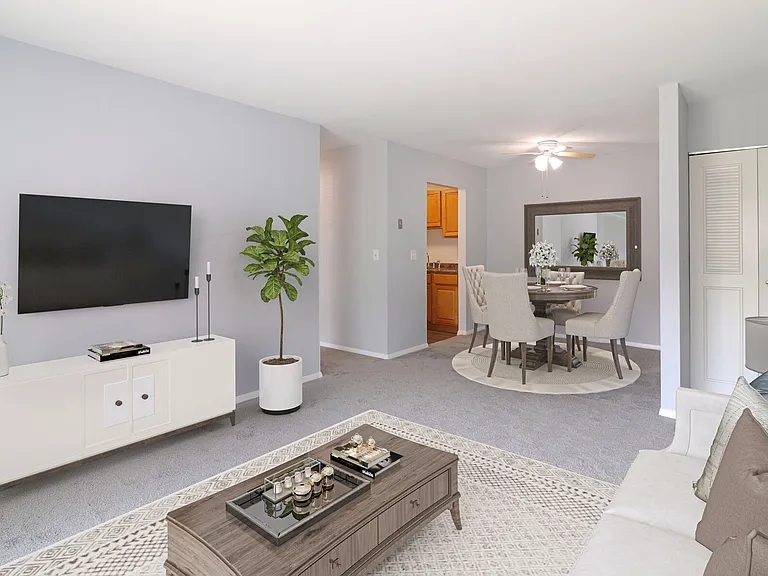 Greenbriar Hills Apartments — Photo 1