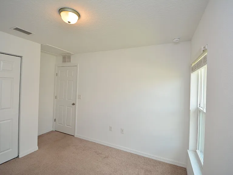 33 Rosecroft Ln #B — Photo 13