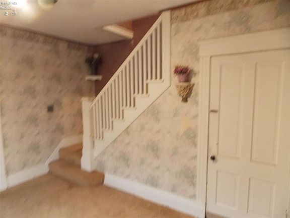5th image of 1118 Stilwell Ave