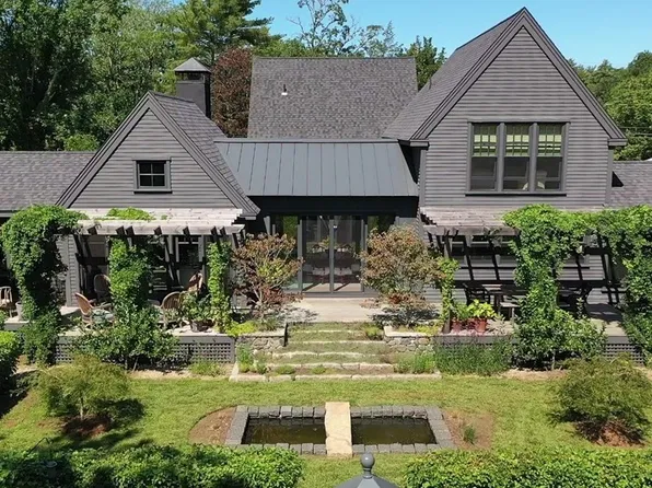 22 Pine Island Rd, Mattapoisett, MA 02739