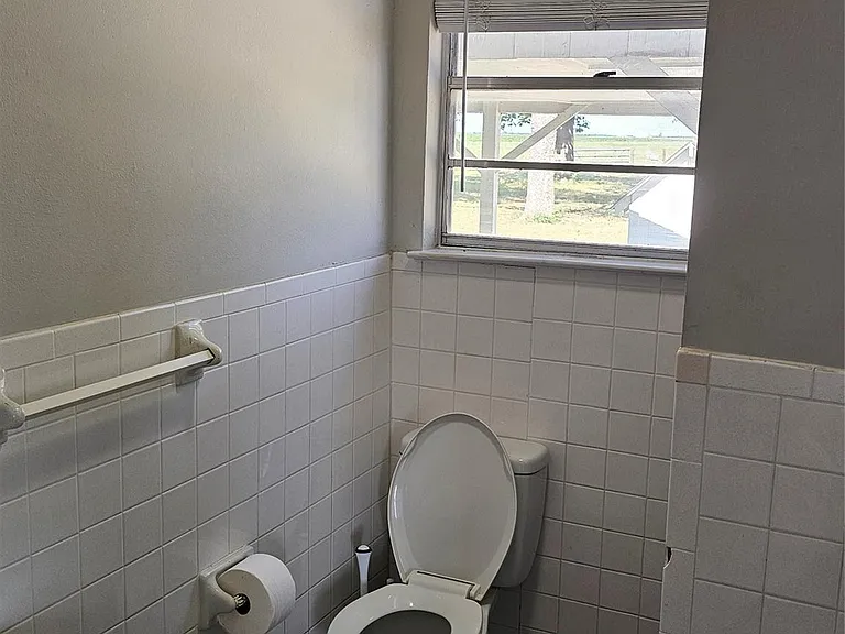 5081 FM 973 — Photo 22