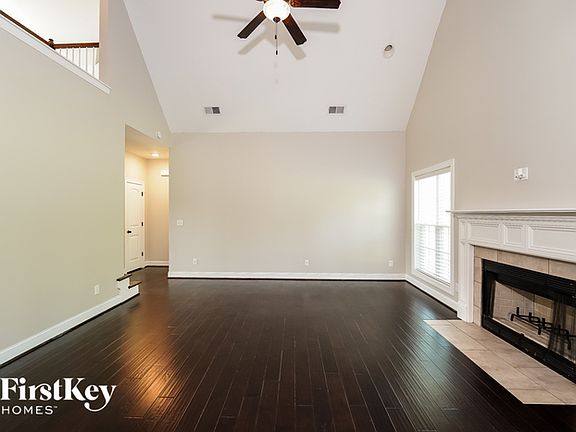 3rd image of 310 Lakeside Dr