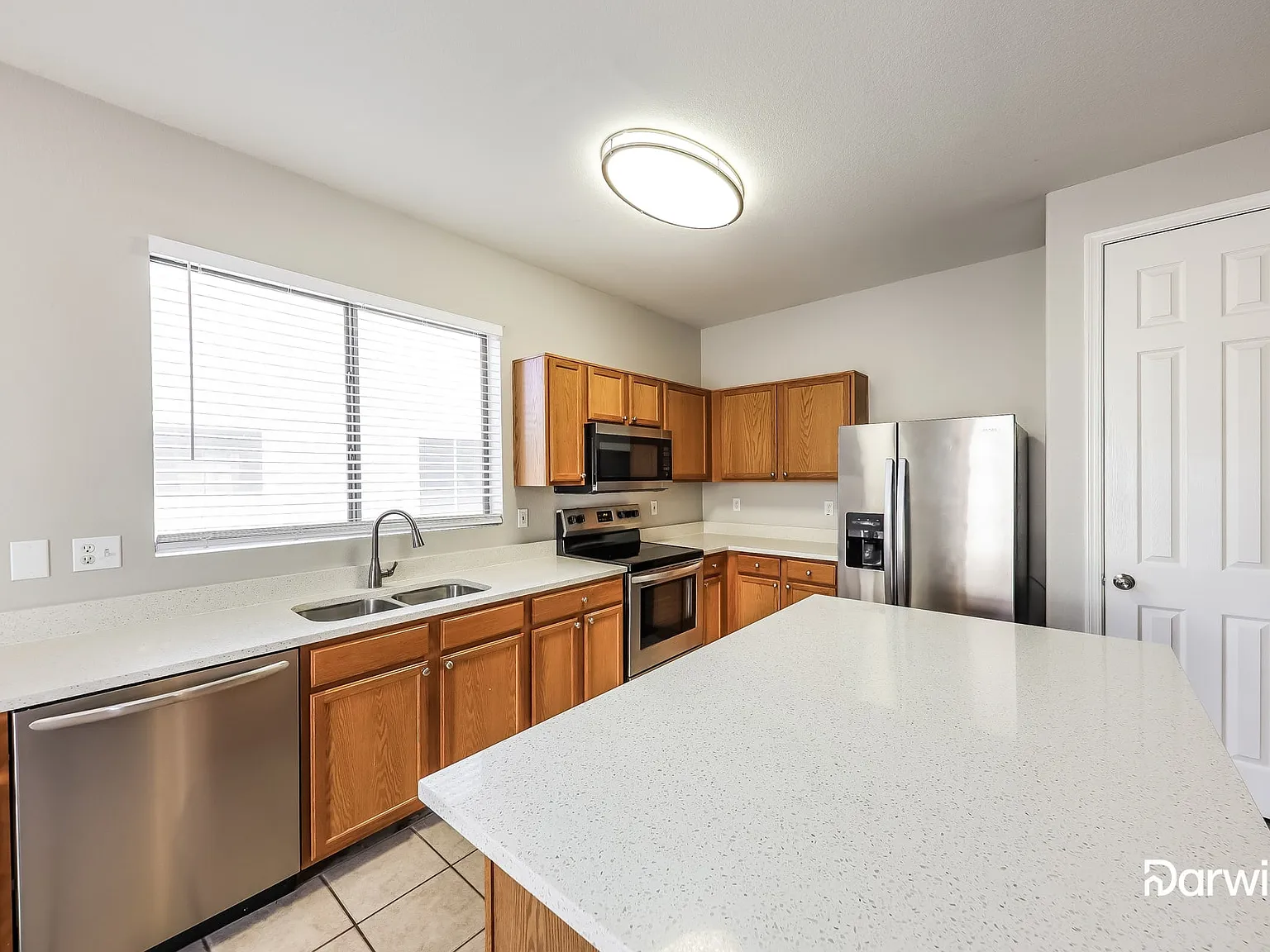 4 bed, 2.0 bath, 2166 sqft, $2,350 — Photo 2