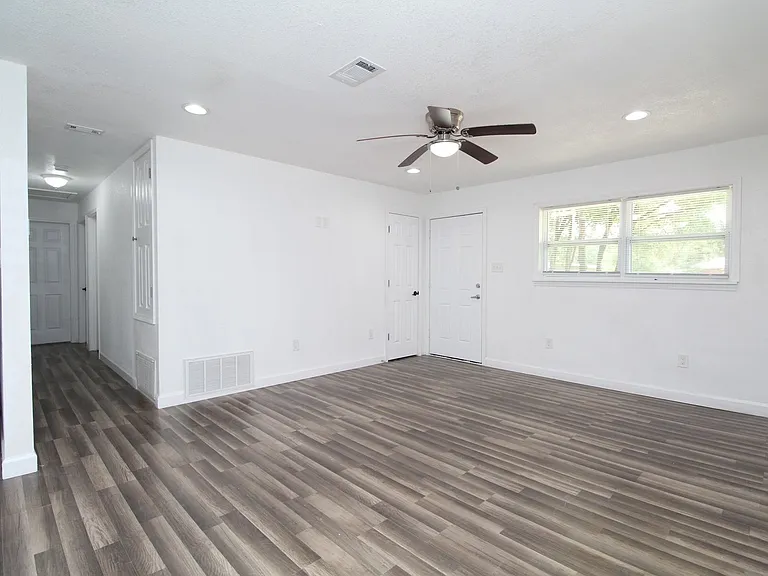 6037 Syrcle Ave — Photo 3