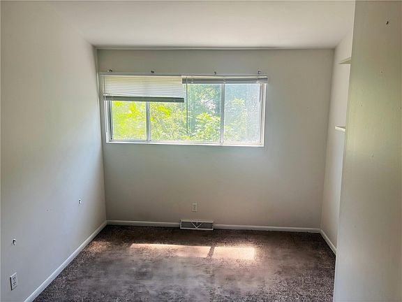 4th image of 214 Charleston Ave