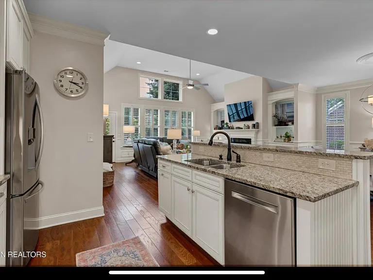 437 Chapel Grove Ln — Photo 6