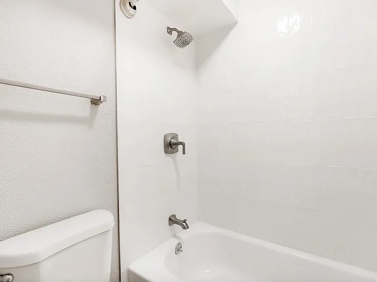 Isabella — Photo 14