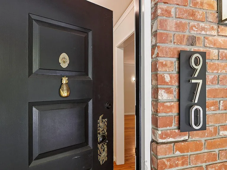 970 Palo Alto Ave — Photo 14