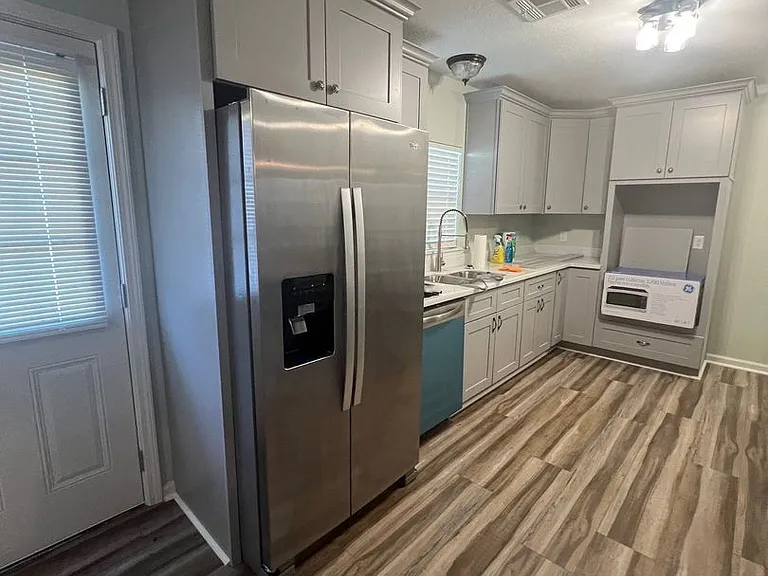 1002 Holly St — Photo 7