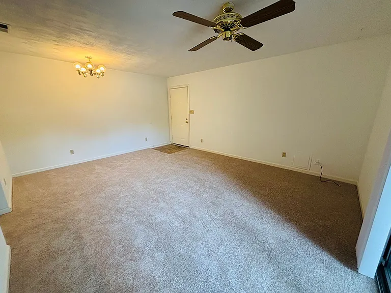 402G Berryfield Ln — Photo 3
