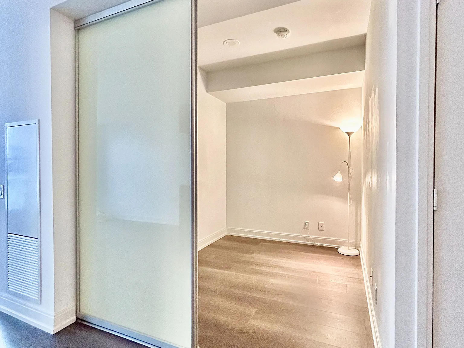 Grid Condos — Photo 3