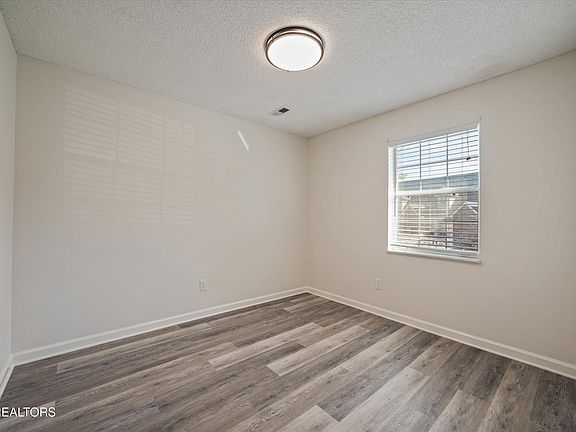 4th image of 1011 Blinken St