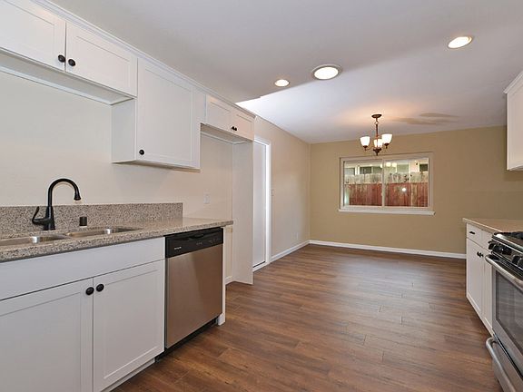 4th image of 4856 Luna Dr