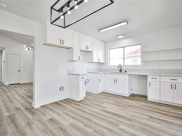 8504 Manalang Rd, Las Vegas, NV 89123