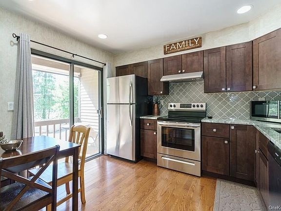 3rd image of 33 Fawn Ct #3-D