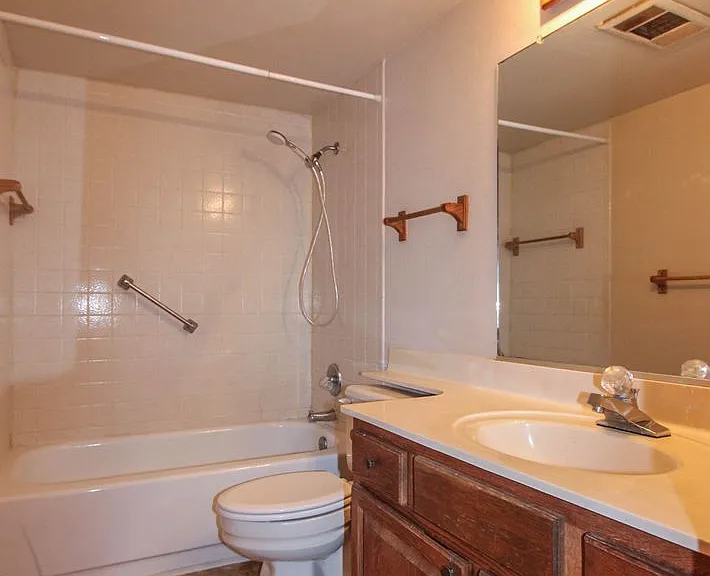 333 W Leroux St #H2 — Photo 9
