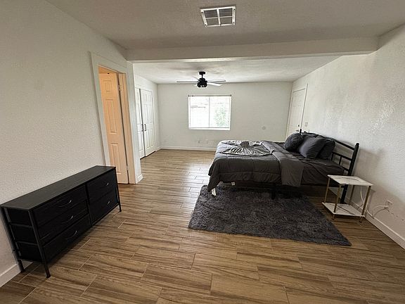 3rd image of 2902 E Diamond Ave