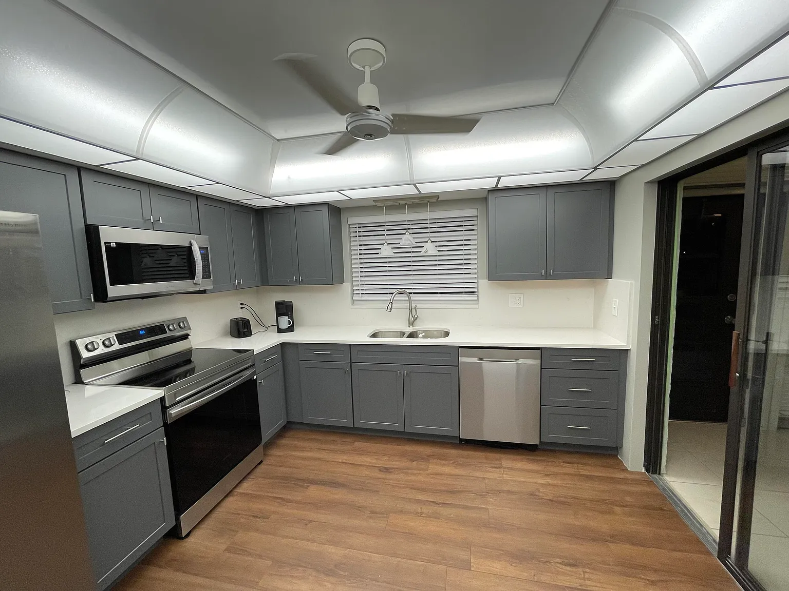2 bed, 2.0 bath, 1404 sqft, $2,500 — Photo 2