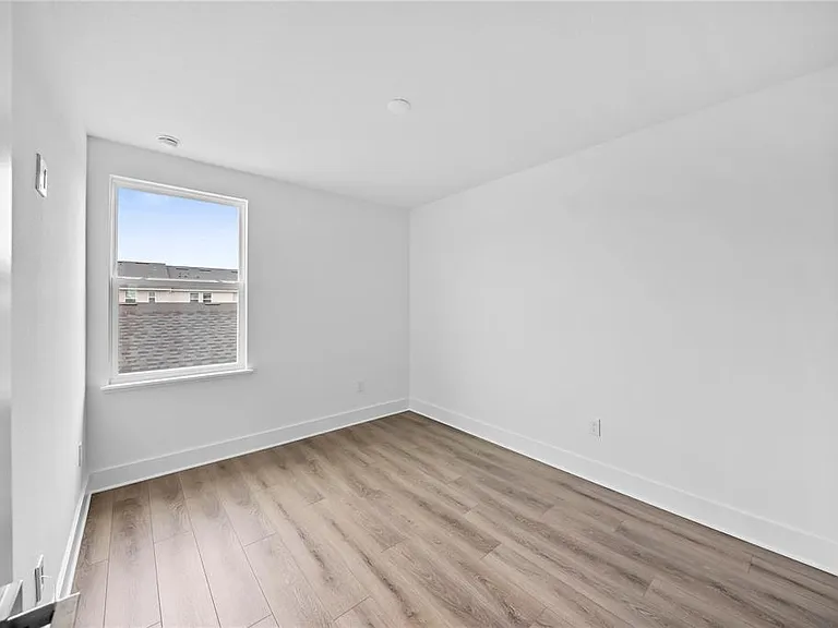 1856 Crowncrest Dr — Photo 27