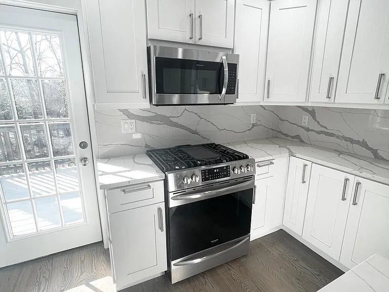 40 Grant Ave — Photo 8