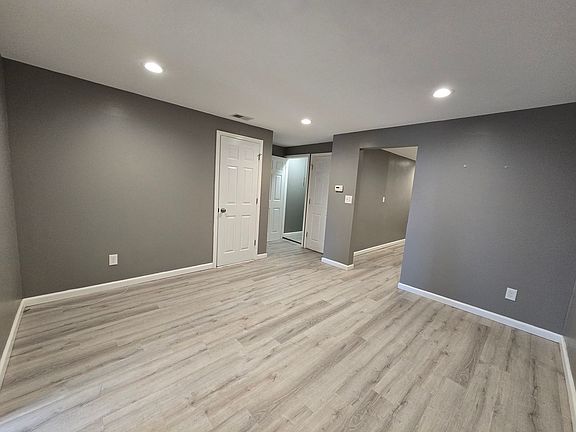 3rd image of 918 Main St #2