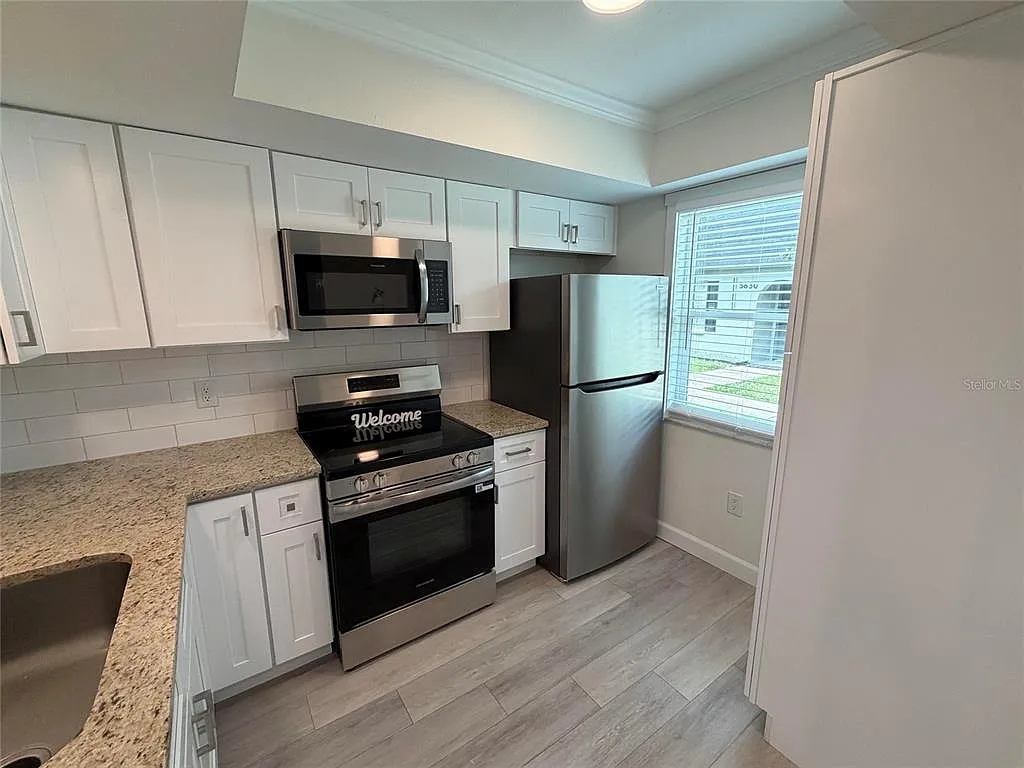 2 bed, 1.0 bath, 865 sqft, $1,700 — Photo 3