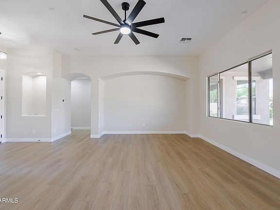 5th image of 514 E BENRICH Drive
