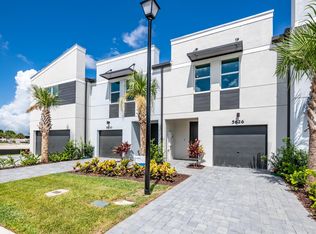 5626 Enclave Dr, Mangonia Park, FL 33407