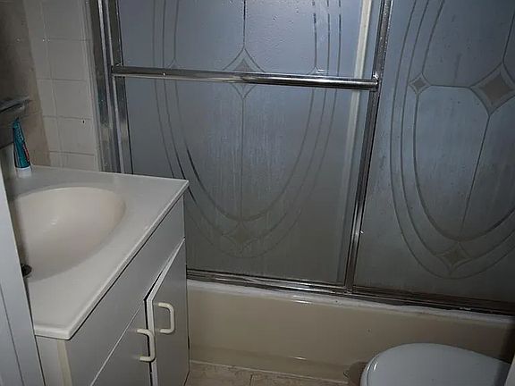 5th image of 48 Larch St