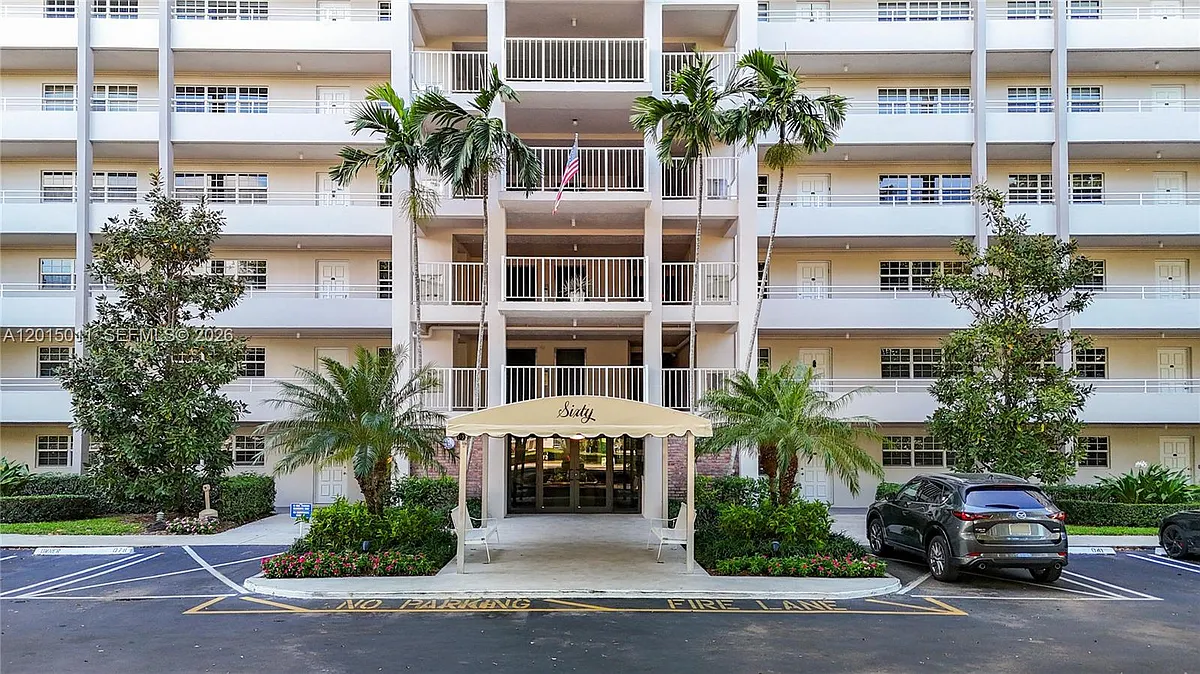 Building Photo - 605 Oaks Dr #405