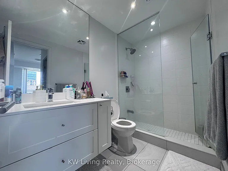 525 Adelaide St W #809 — Photo 15