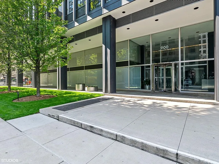 900 N Lakeshore Dr #514 — Photo 3