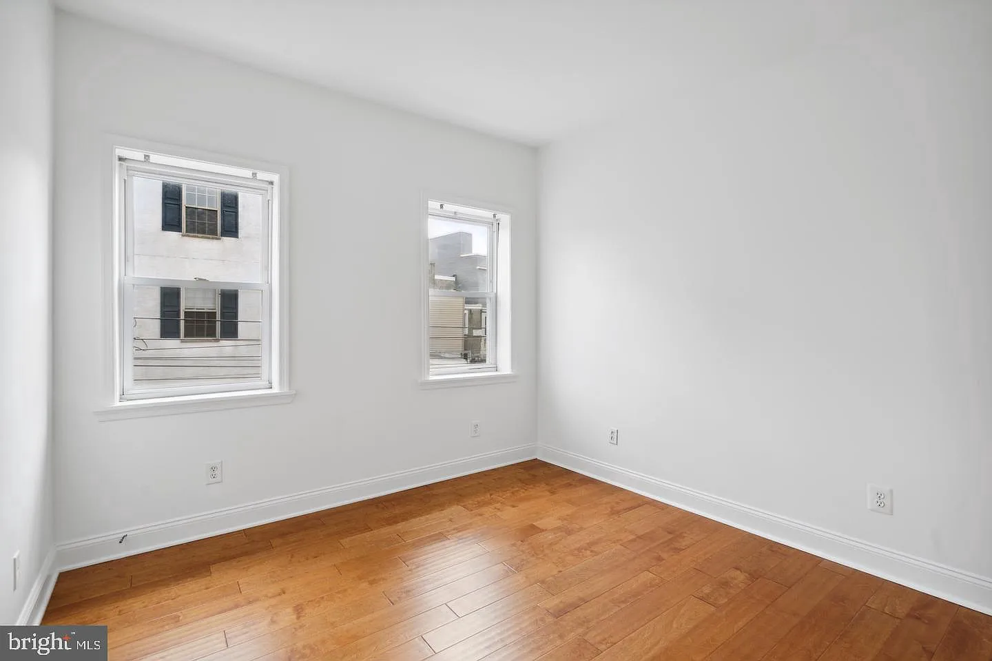 2 bed, 864 sqft, $1,945 — Photo 2