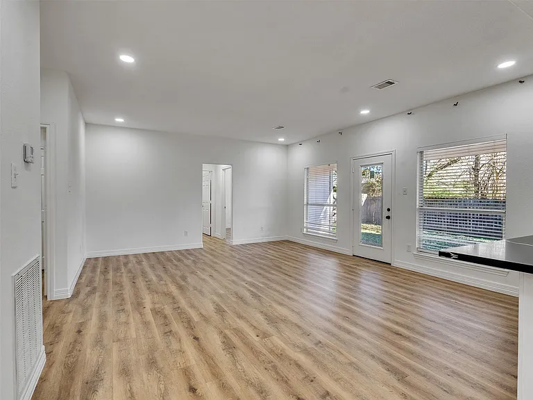 206 Doncaster St — Photo 10