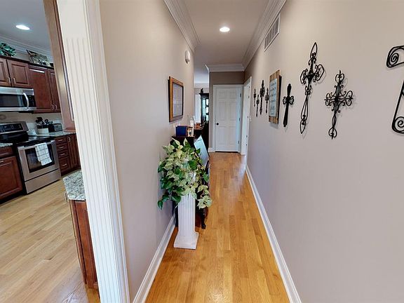 4th image of 552 Houston Oaks Dr