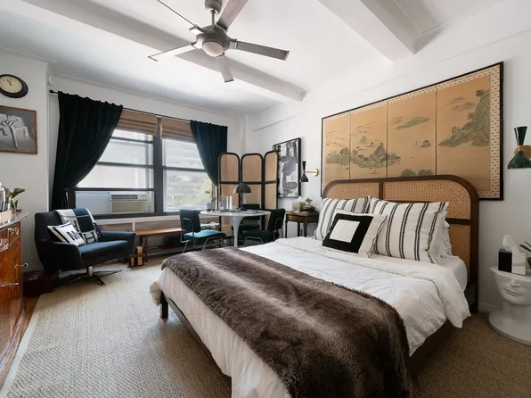 433 West 34th Street 2B image 1 of 10