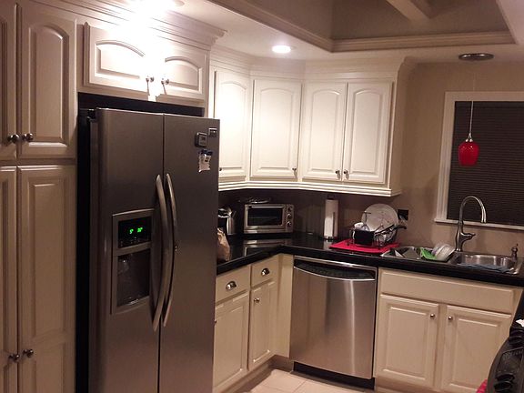 Very beautiful upgraded kitchen and new cabinets