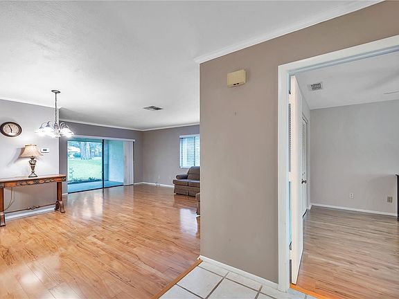 2nd image of 2506 Oakleaf Ln #25D
