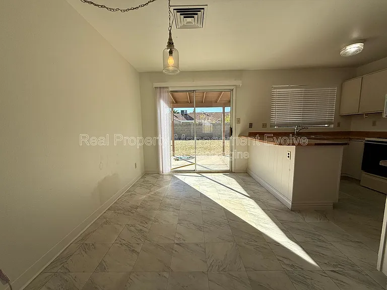 6437 W Sierra St — Photo 6