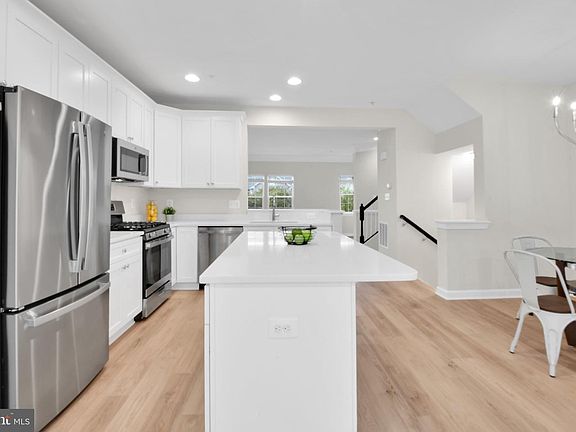 3rd image of 9621 Atterbury Ln