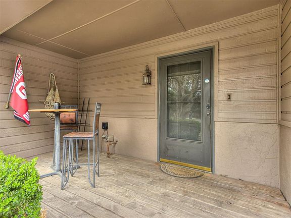 4th image of 10605 N Macarthur Blvd