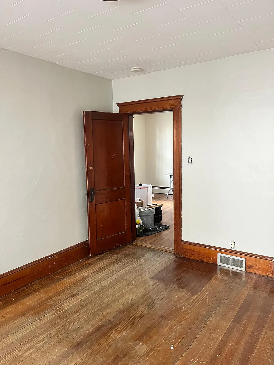 Building Photo - 420 Wood Ave #1