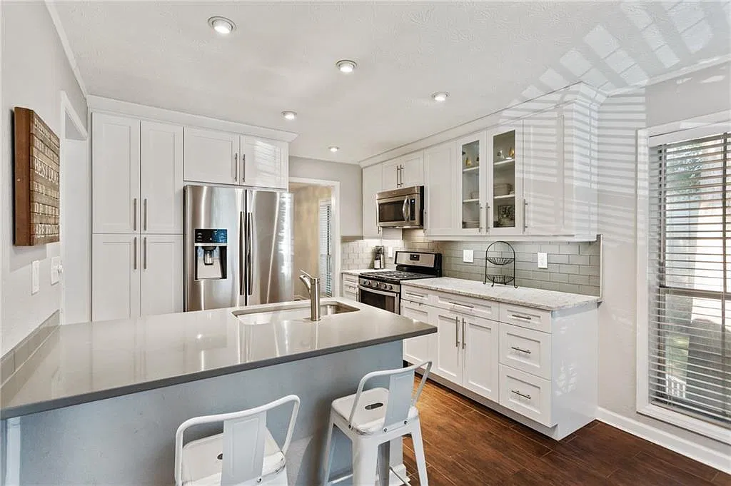 2 bed, 2.0 bath, 1264 sqft, $2,300 — Photo 1