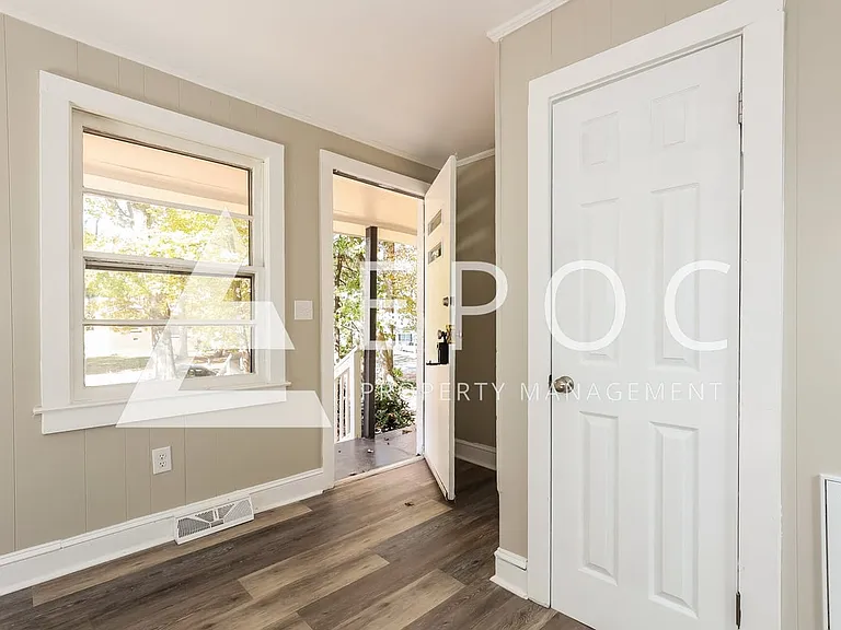 1308 Madison St — Photo 7